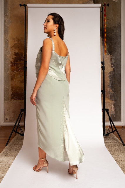 Вечернее платье Mon Cheri оливковый костюм большого размера напрокат